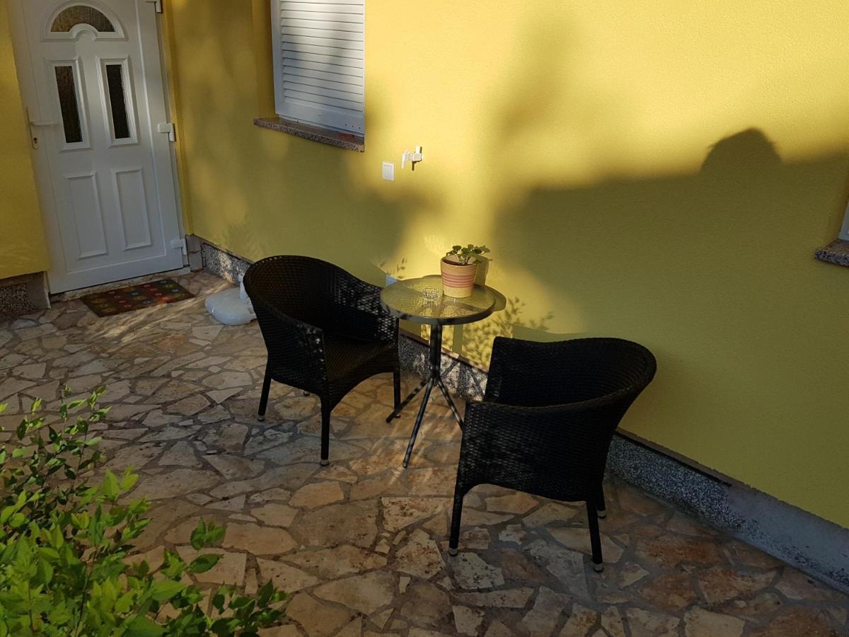 Apartmani Ljerka Malinska Exterior foto