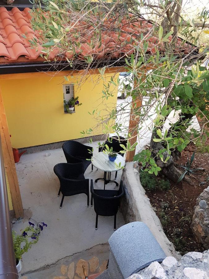 Apartmani Ljerka Malinska Exterior foto