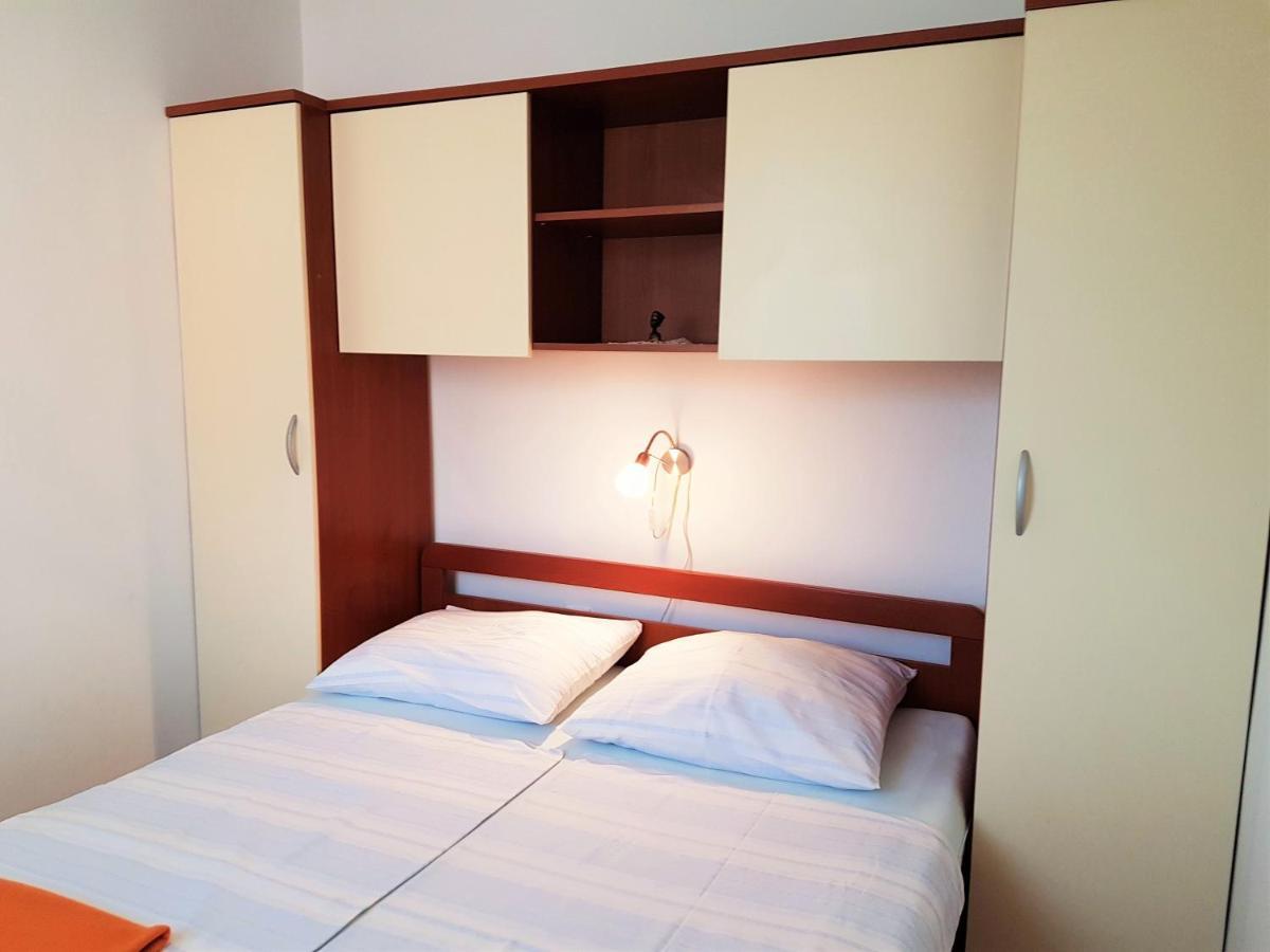 Apartmani Ljerka Malinska Exterior foto